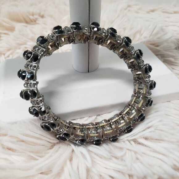 EUC domed black jeweled and faux diamond stretchy bracelet - Picture 7 of 9